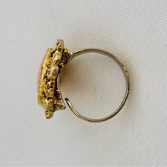 Vintage Porcelain Ring with Hand Painted Flower Rose Adjustable Gold Tone Metal - Picture 4 of 5